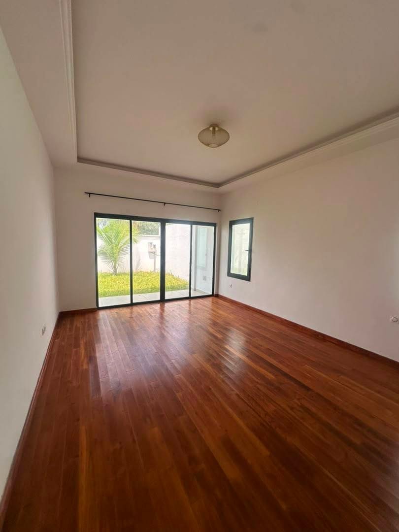Appartement 2 chambres avec jardin privé à Fidjrossè Plage 8