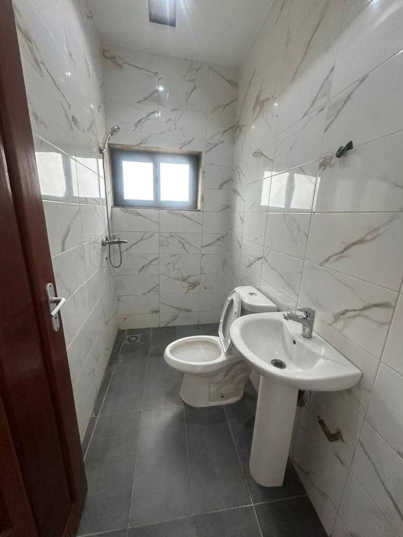 Appartement 3 chambres à Fidjrossè Plage 12