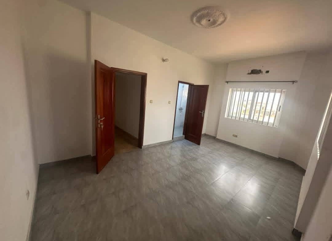 Appartement 3 chambres à louer à Fidjrossè Akogbato 6