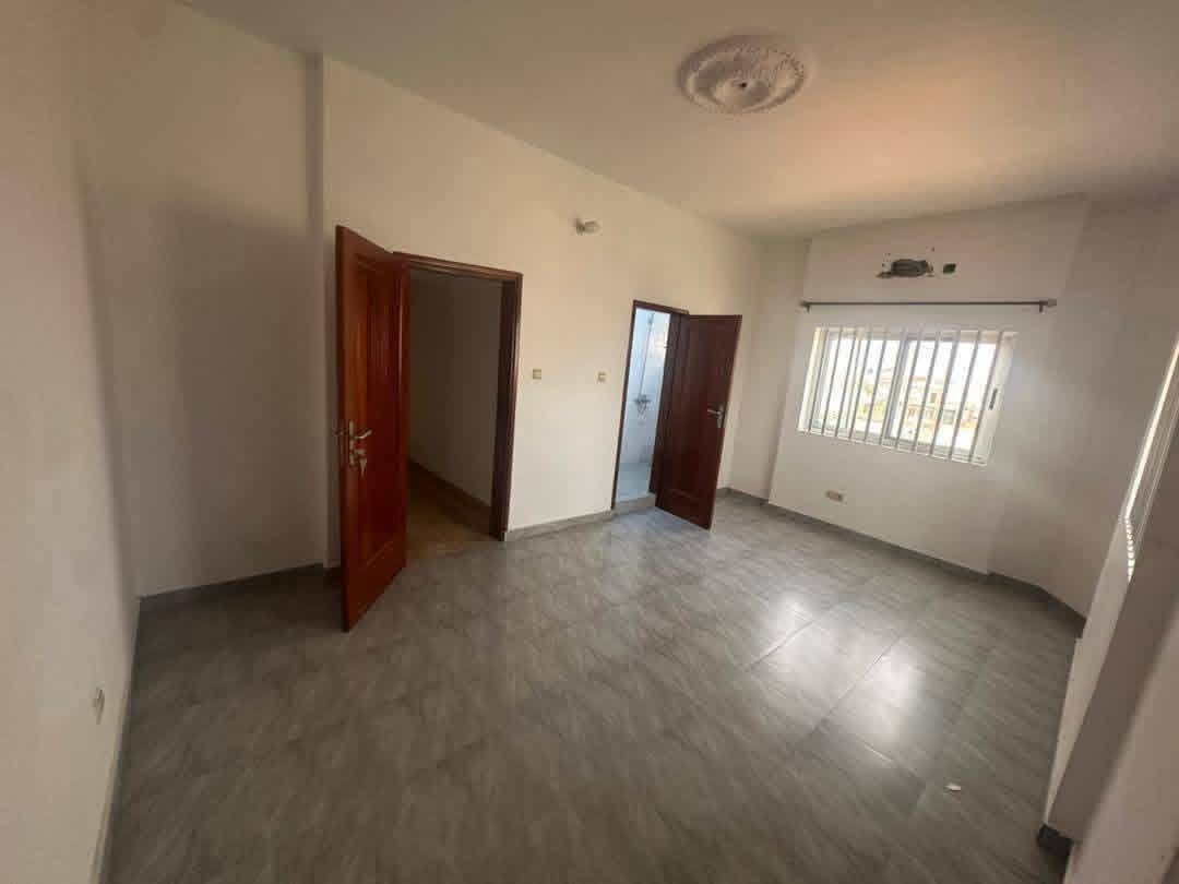 Appartement 3 chambres à louer à Fidjrossè Akogbato 6