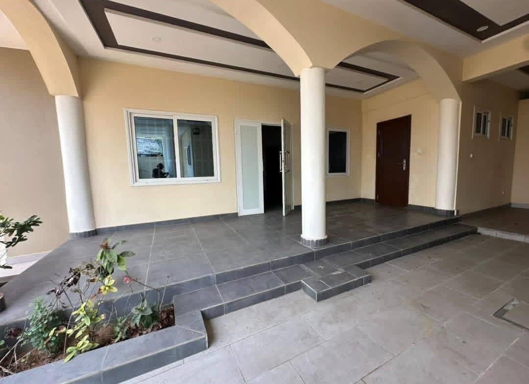 Appartement 3 chambres avec entrée personnelle à Fidjrossè Plage