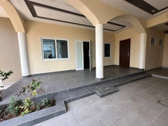 Appartement 3 chambres avec entrée personnelle à Fidjrossè Plage