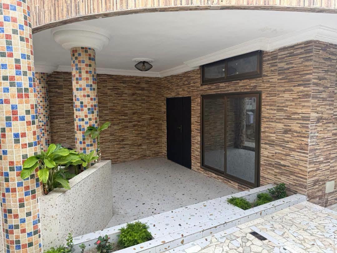 Appartement F4 neuf à Fidjrossè proche de la plage 5