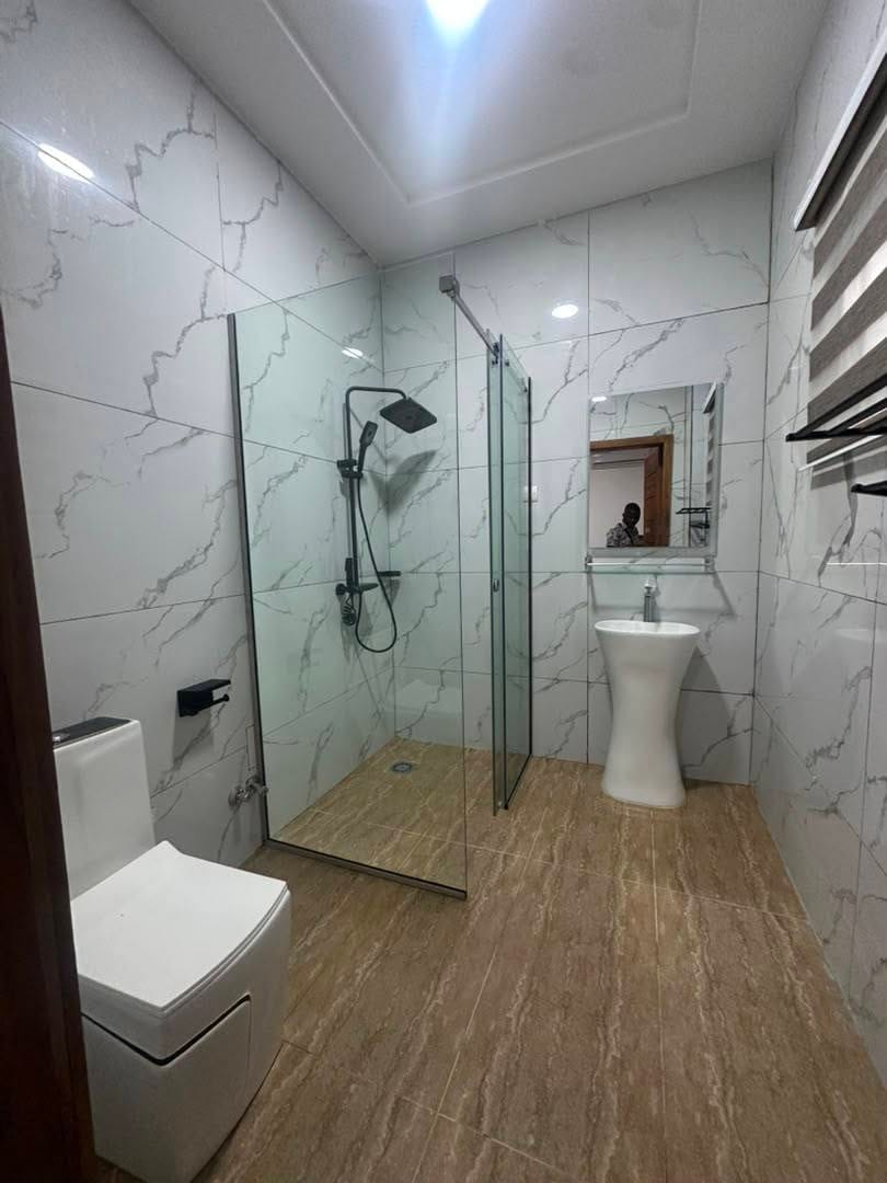 Appartement meublé 2 chambres de standing à Fidjrossè Plage 12