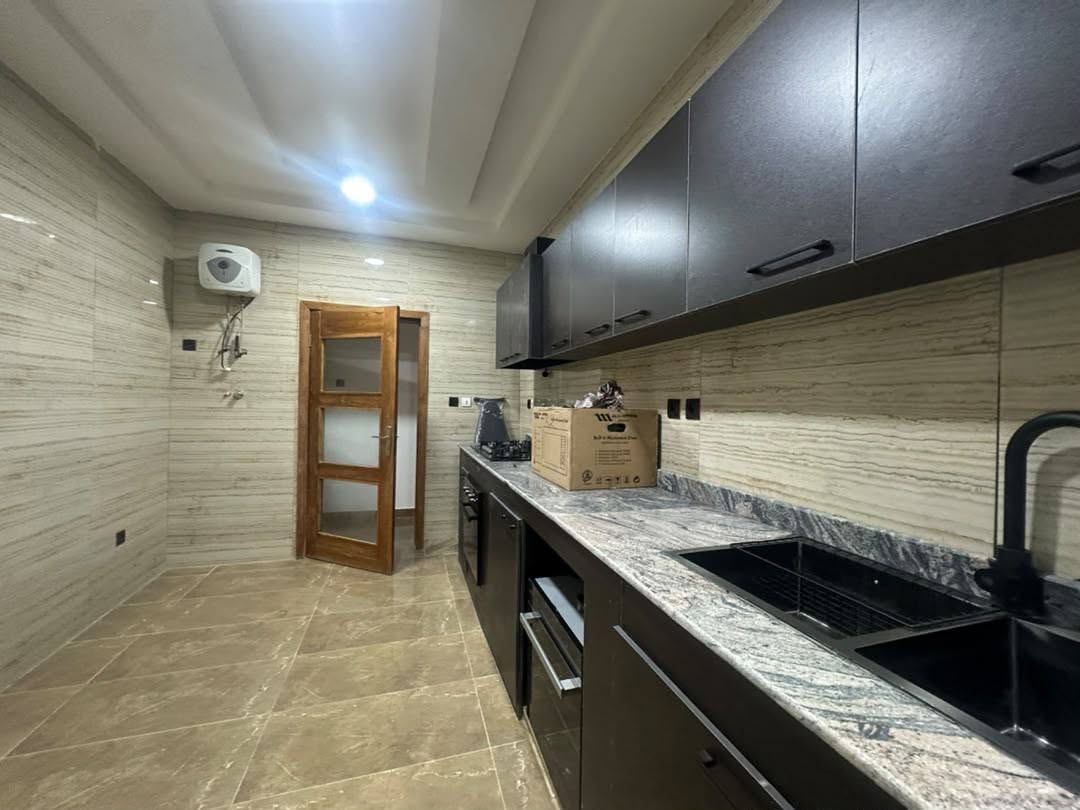 Appartement meublé 2 chambres de standing à Fidjrossè Plage 9
