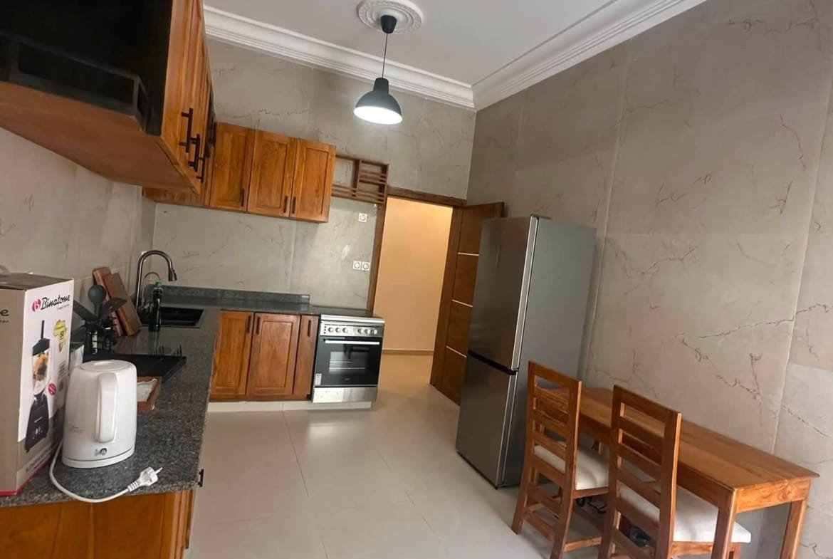 Appartement meublé 3 chambres avec jardin à Fidjrossè Togbin Plage 11