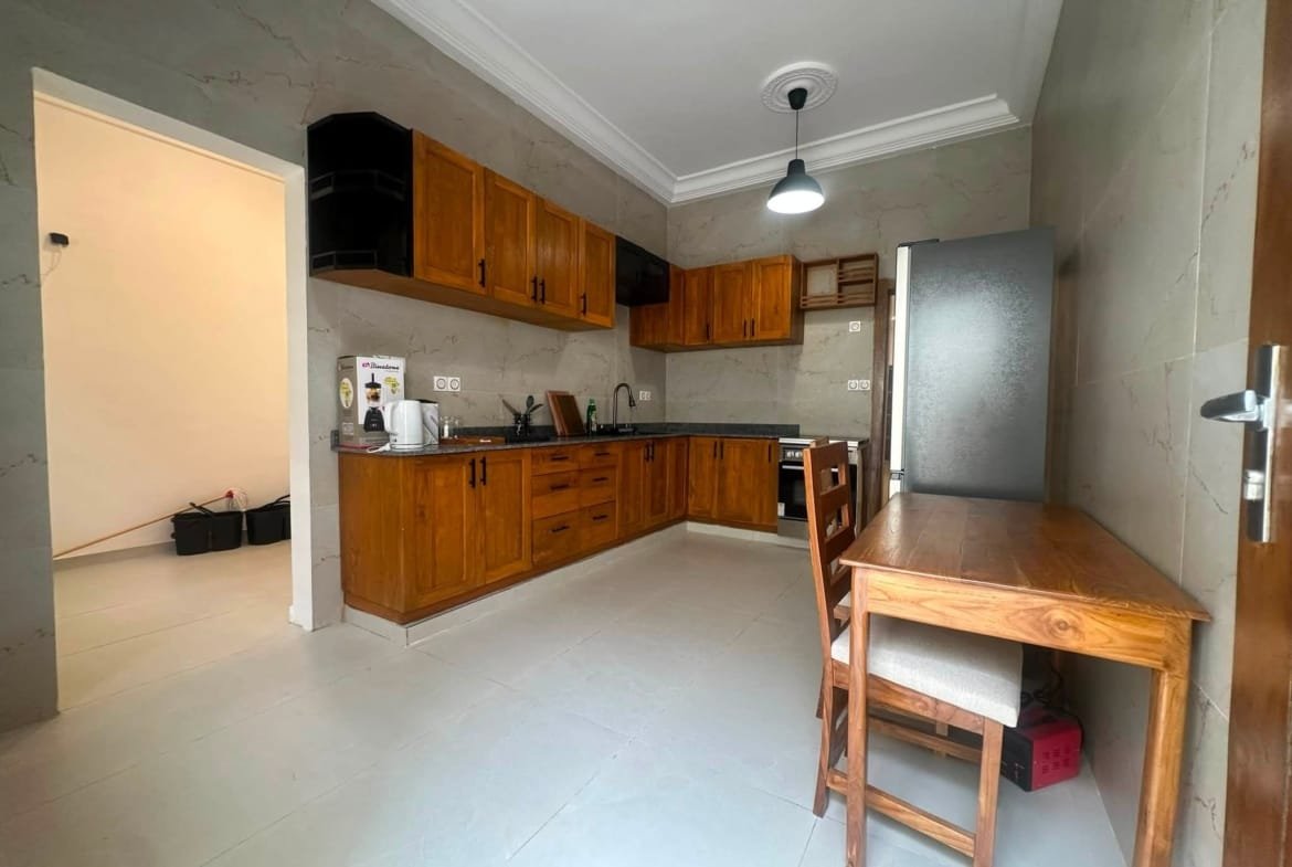 Appartement meublé 3 chambres avec jardin à Fidjrossè Togbin Plage 13