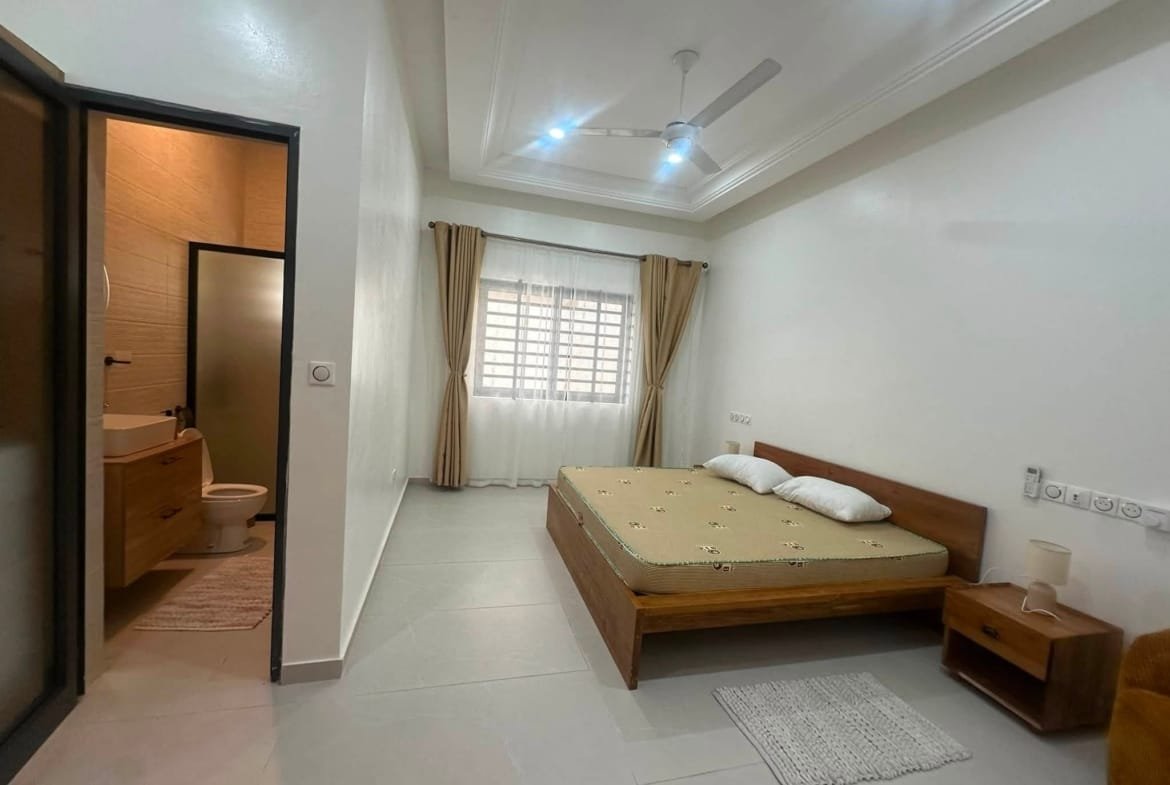 Appartement meublé 3 chambres avec jardin à Fidjrossè Togbin Plage 15