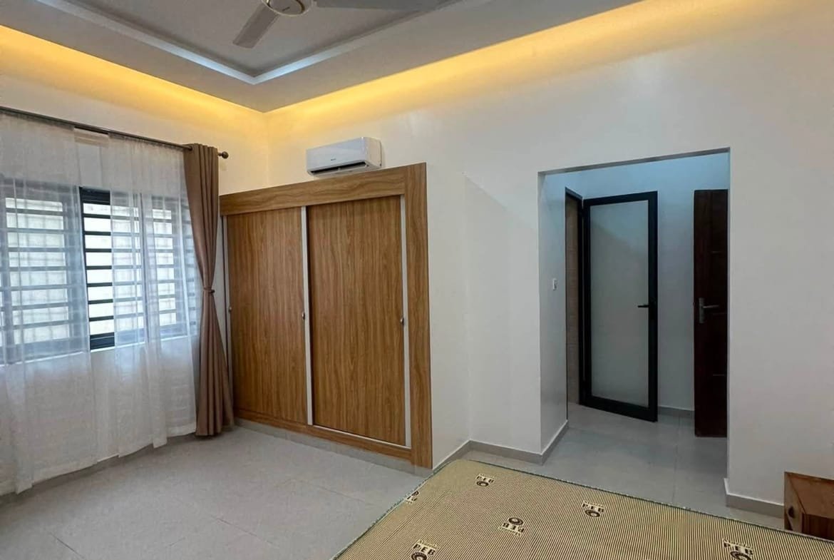 Appartement meublé 3 chambres avec jardin à Fidjrossè Togbin Plage 18