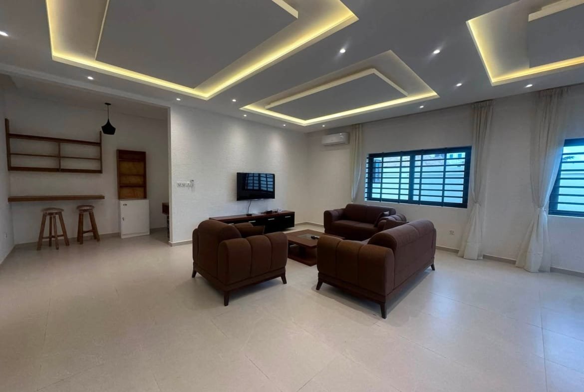 Appartement meublé 3 chambres avec jardin à Fidjrossè Togbin Plage 4