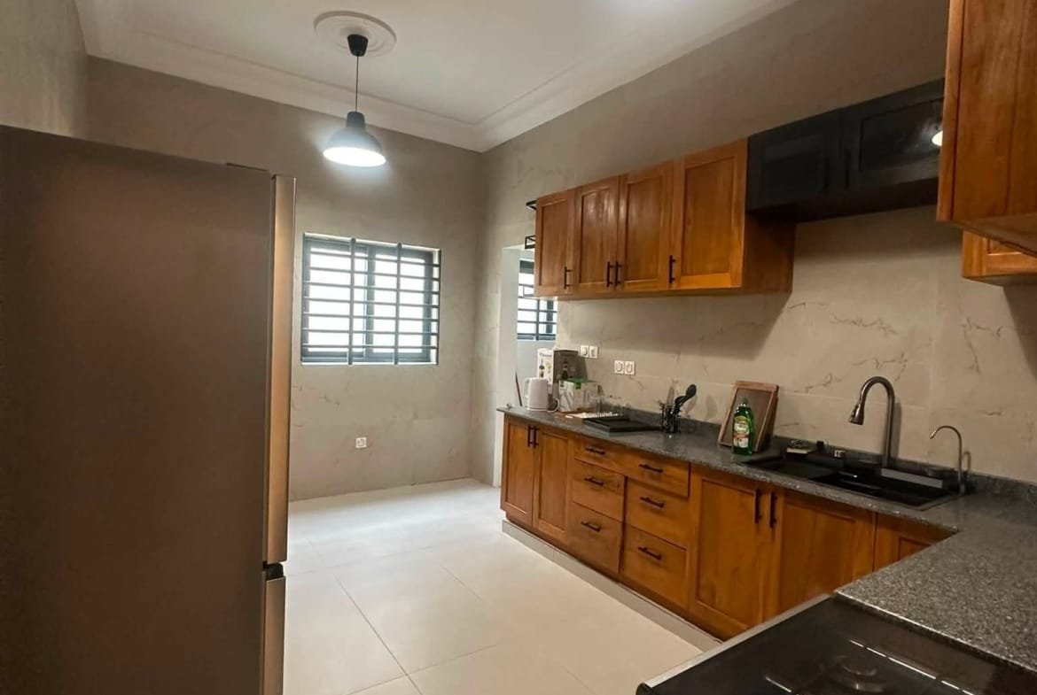 Appartement meublé 3 chambres avec jardin à Fidjrossè Togbin Plage 7