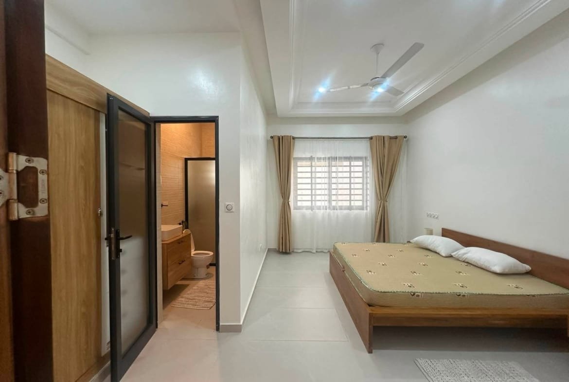 Appartement meublé 3 chambres avec jardin à Fidjrossè Togbin Plage 8
