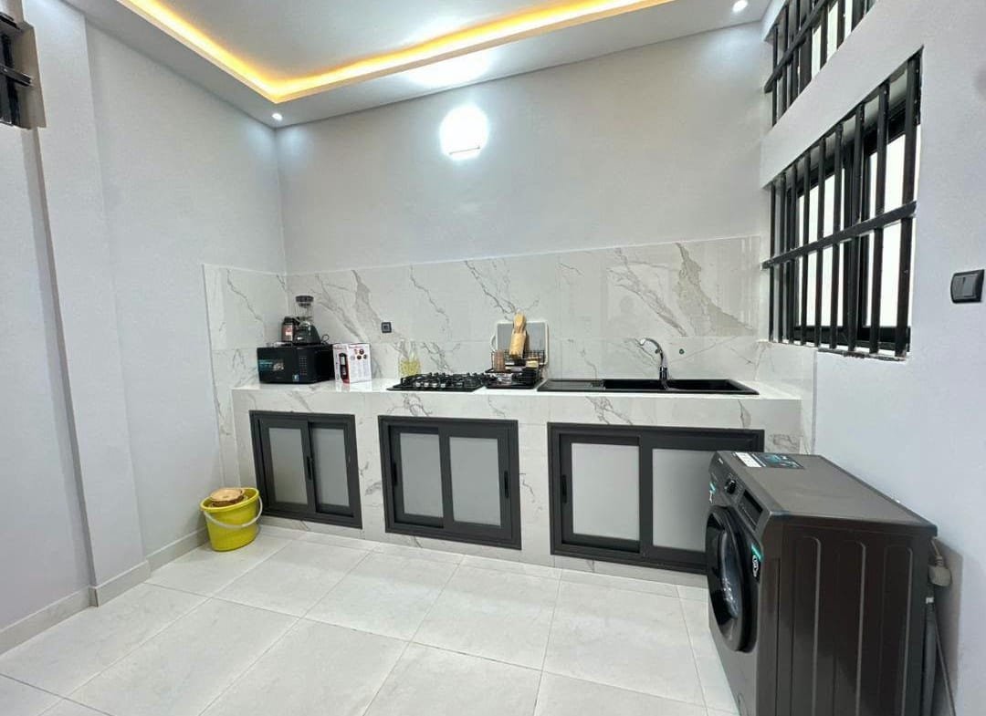 Appartement meublé 3 chambres avec vue mer à Fidjrossè Plage 10