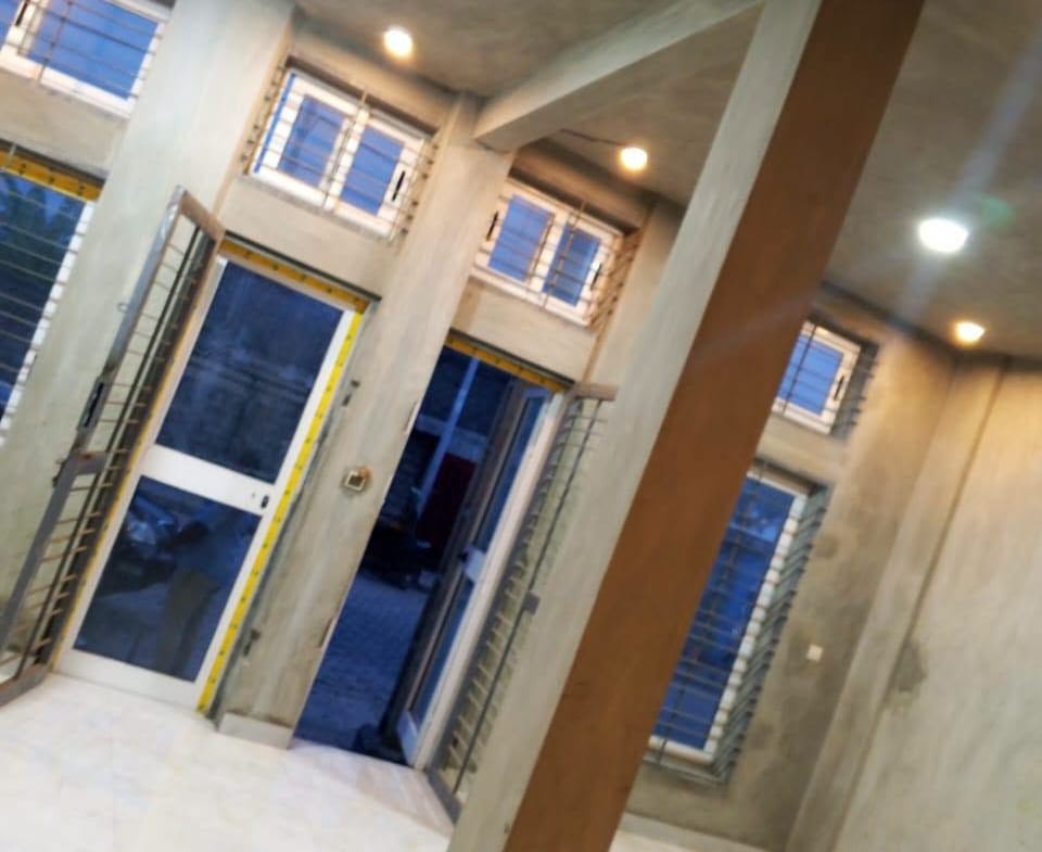 Boutiques neuves à louer à Agla 3