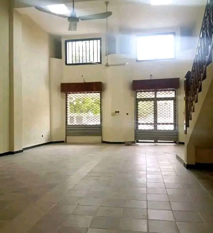 Bureau de 7 pièces à Zongo 4