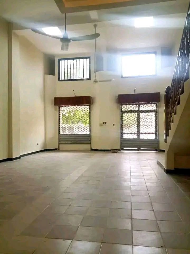 Bureau de 7 pièces à Zongo 4 Bureau de 7 pièces à Zongo 4