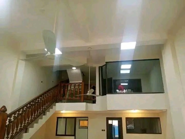 Bureau de 7 pièces à Zongo 6