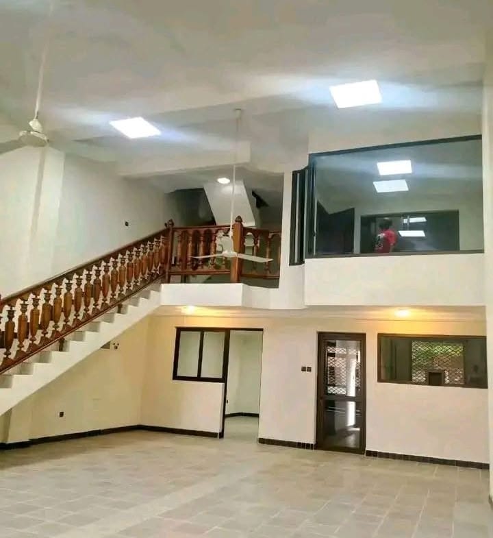 Bureau de 7 pièces à Zongo
