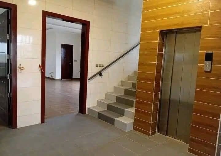 Bureaux et plateaux professionnels à louer à Akpakpa Ciné Concorde 11