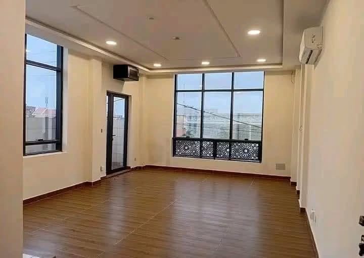 Bureaux et plateaux professionnels à louer à Akpakpa Ciné Concorde 5