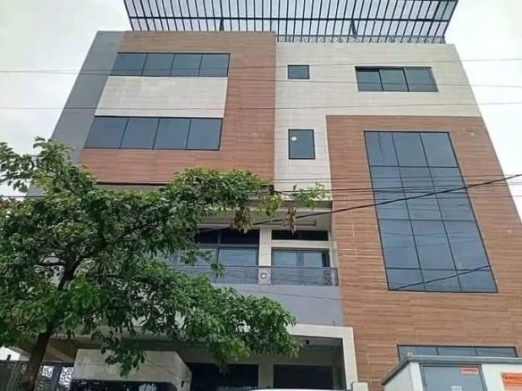 Bureaux et plateaux professionnels à louer à Akpakpa Ciné Concorde