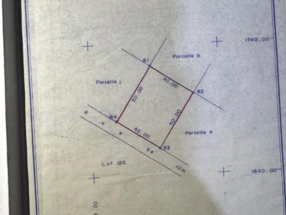 Domaine clôturé de 2 000 m² à Akassato Air Afrique