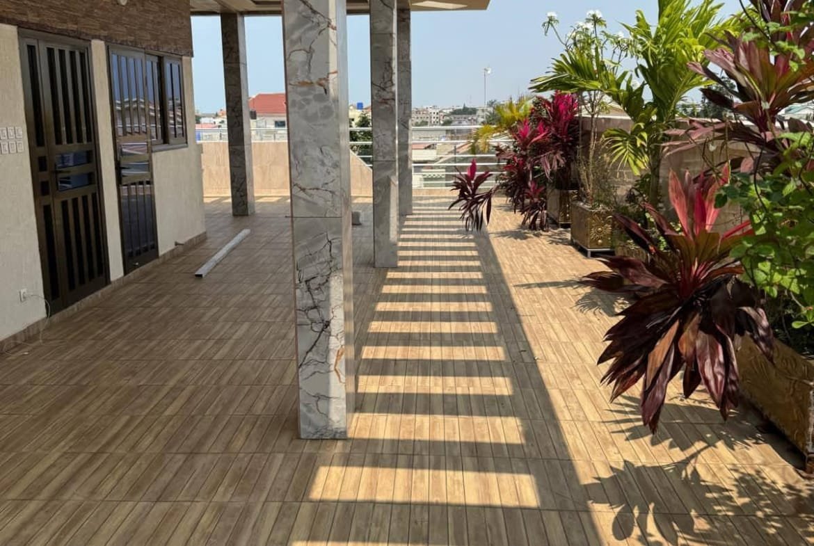 Duplex 4 chambres à louer à Fidjrossè Plage 3