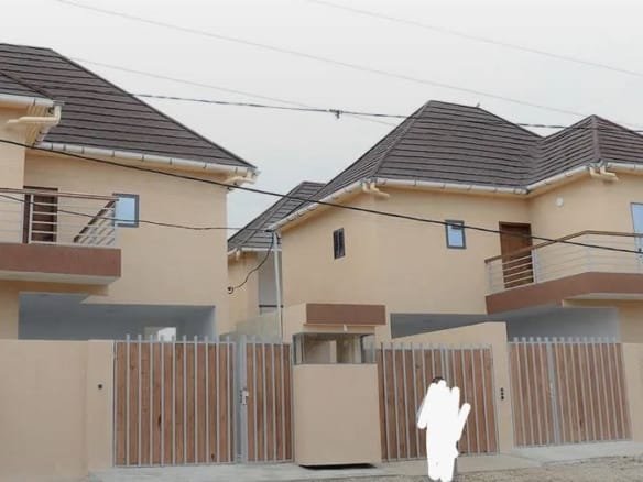 Ensemble de 4 villas duplex à Houéyiho