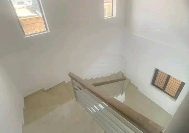 Ensemble de 4 villas duplex à Houéyiho 8