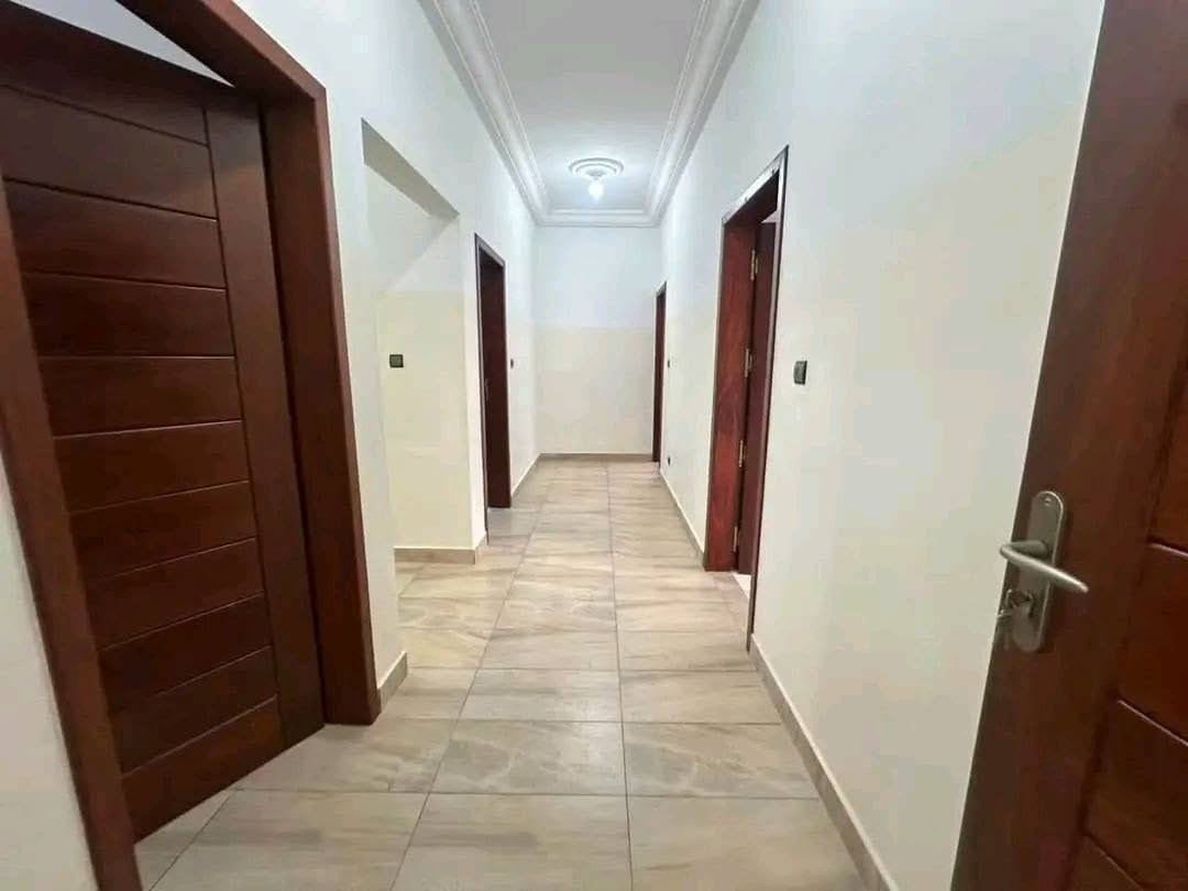 Entrée personnelle 3 chambres à louer à Fidjrossè 6 Entrée personnelle 3 chambres à louer à Fidjrossè 6