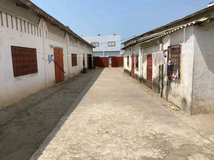 Entrepôts à louer à Xwlacodji Ganhi Ctonou 4