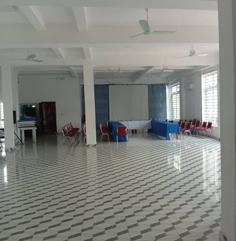 Grand hall de bureaux à Haie Vive 5