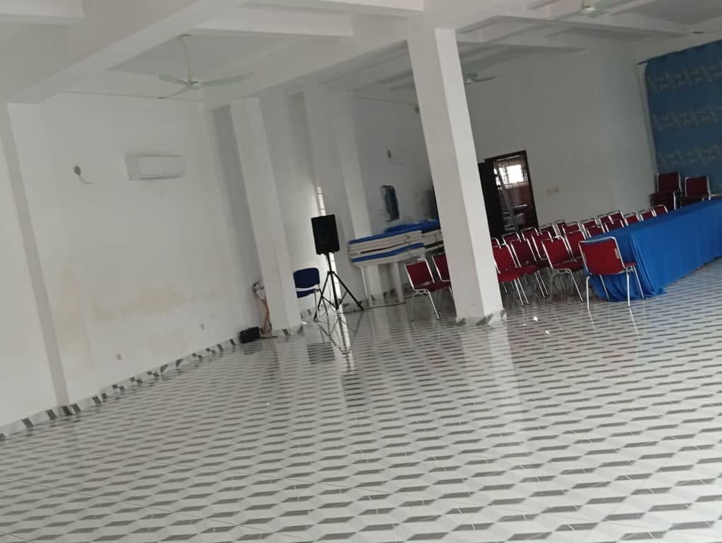 Grand hall de bureaux à Haie Vive 9