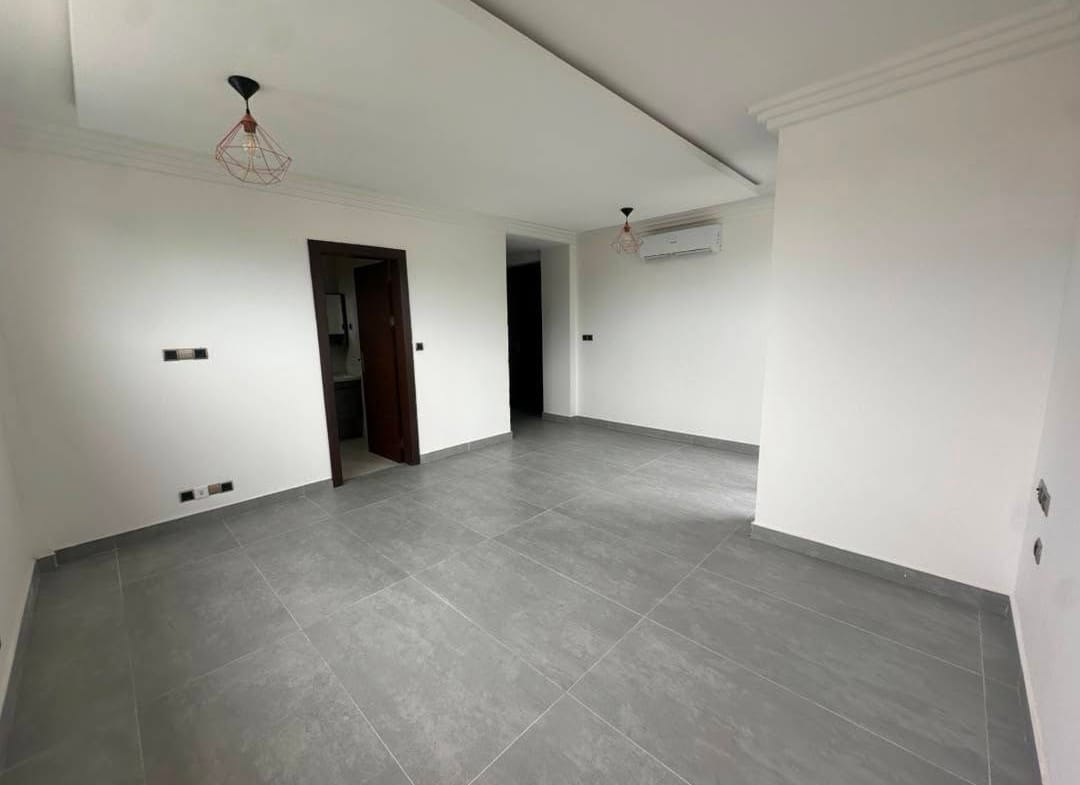 Immeuble neuf de 9 appartements à louer à Camp Guézo 10