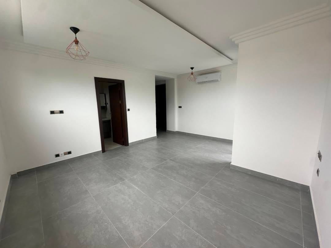 Immeuble neuf de 9 appartements à louer à Camp Guézo 10