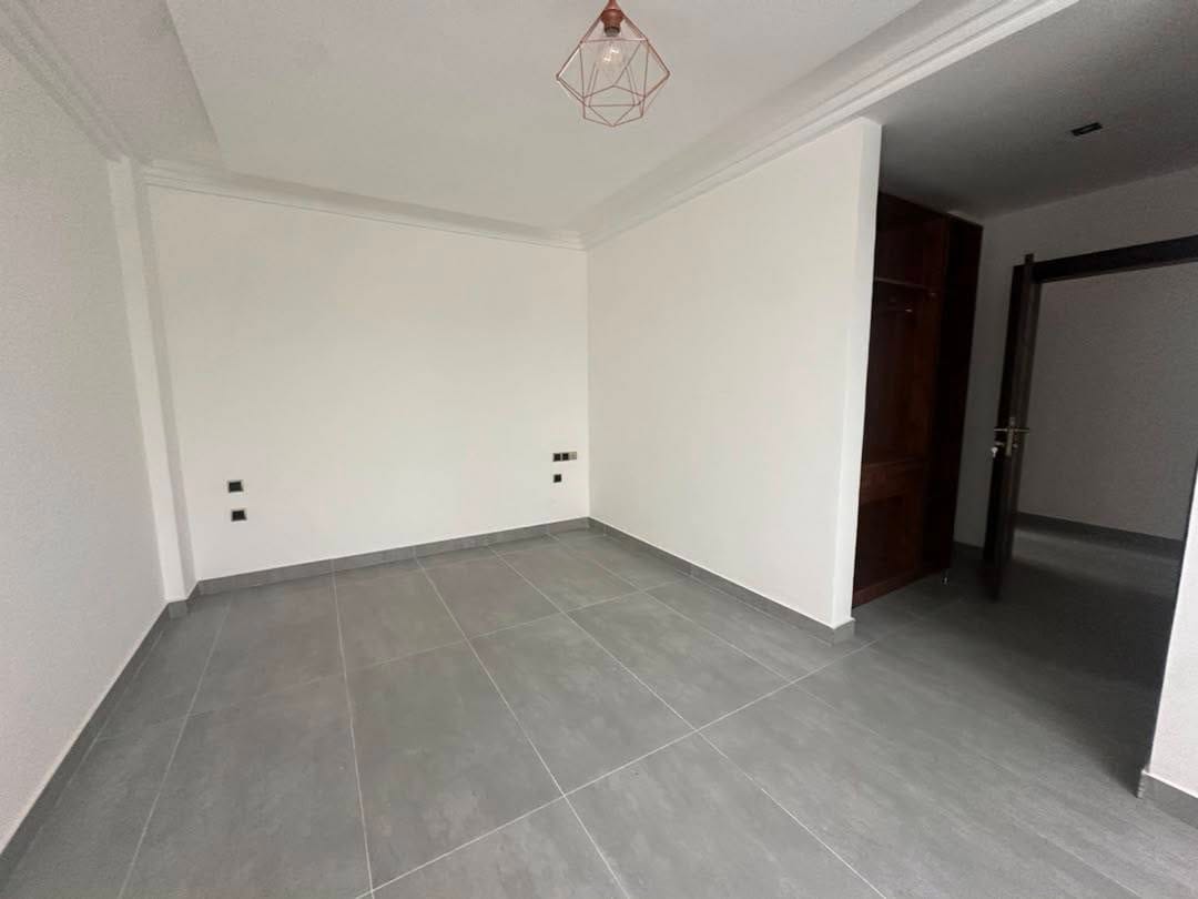 Immeuble neuf de 9 appartements à louer à Camp Guézo 11