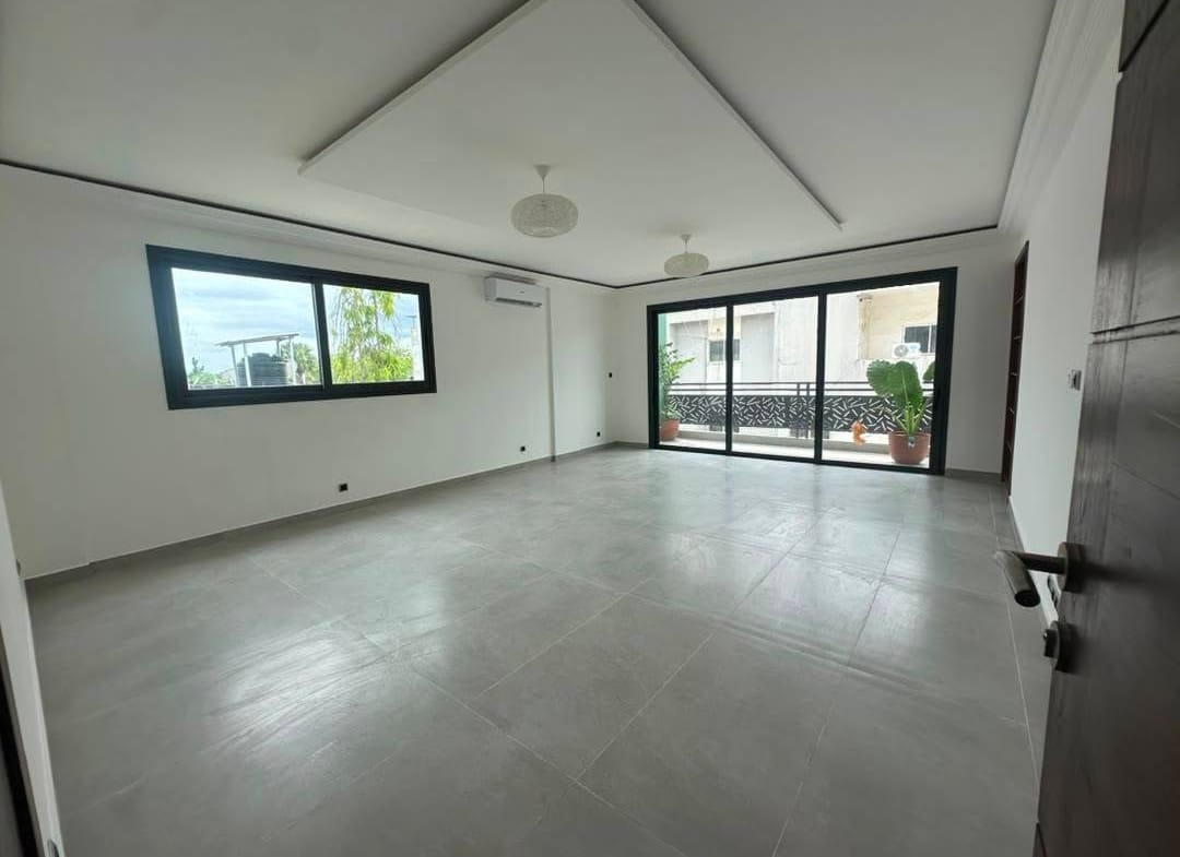 Immeuble neuf de 9 appartements à louer à Camp Guézo 2