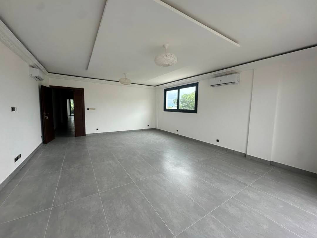 Immeuble neuf de 9 appartements à louer à Camp Guézo 4