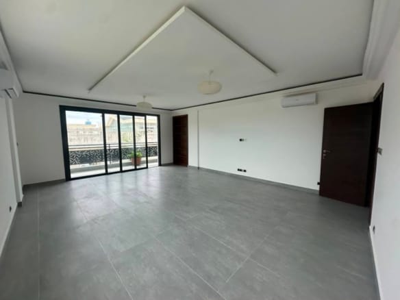 Immeuble neuf de 9 appartements à louer à Camp Guézo