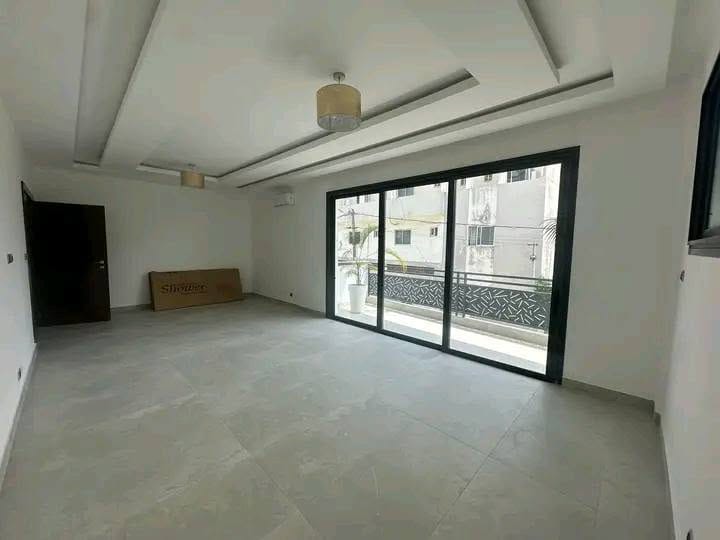 Immeuble neuf de 9 appartements à louer à Camp Guézo 7