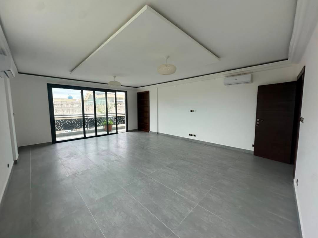 Immeuble neuf de 9 appartements à louer à Camp Guézo