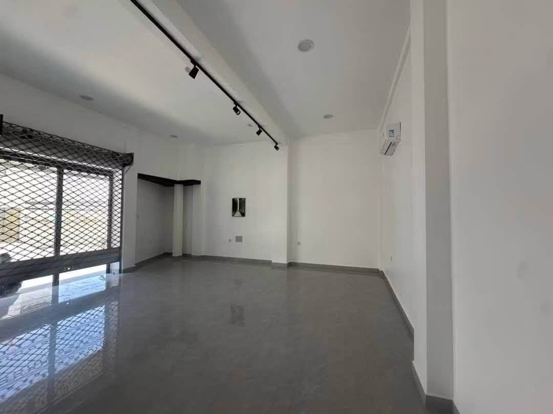Local commercial de 60 m² à louer à Haie Vive 2