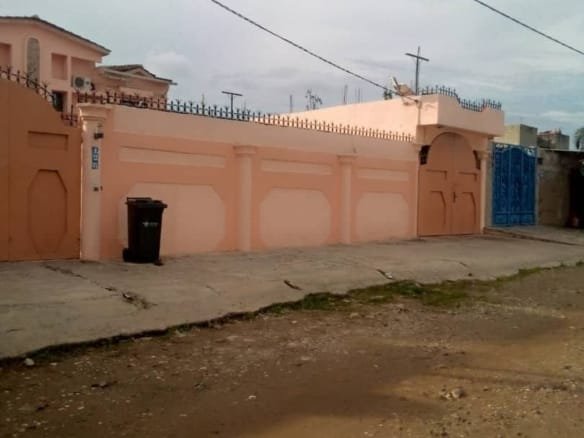 Maison R+1 avec revenu locatif à vendre à Gbédjromèdé