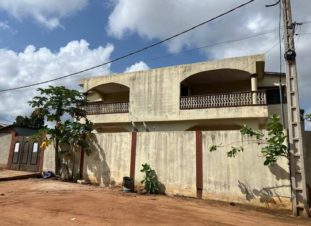 Maison locative R+1 à vendre à Calavi Agori 2