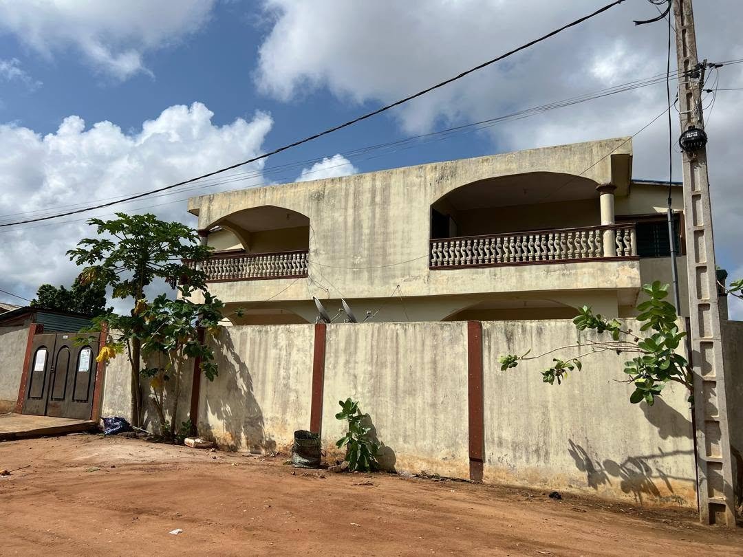 Maison locative R+1 à vendre à Calavi Agori 2