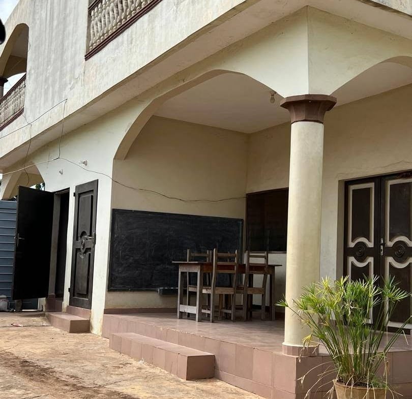 Maison locative R+1 à vendre à Calavi Agori 3