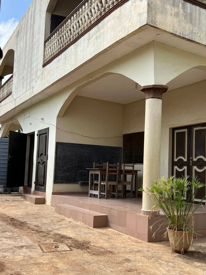 Maison locative R+1 à vendre à Calavi Agori 3
