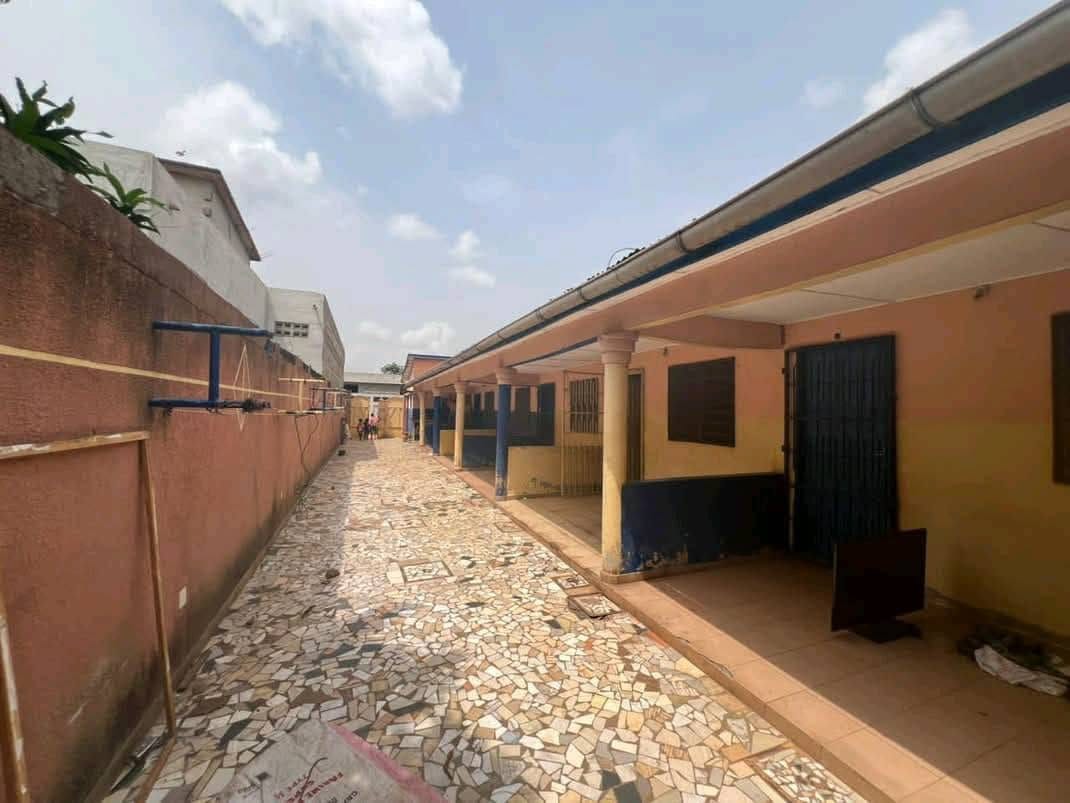 Maison locative à vendre à Ouèdo derrière les logements sociaux Maison locative à vendre à Ouèdo derrière les logements sociaux