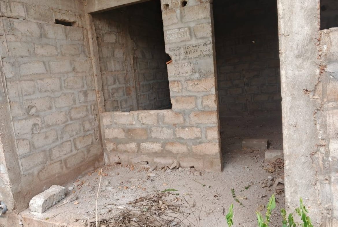 Maison locative inachevée à Calavi Gbétagbo 3