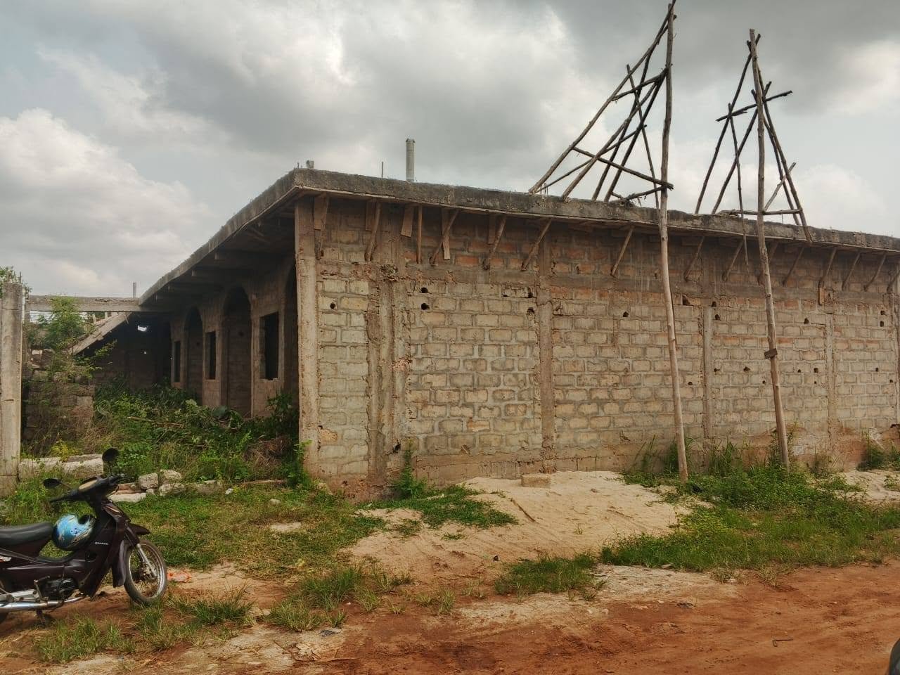 Maison locative inachevée à Calavi Gbétagbo